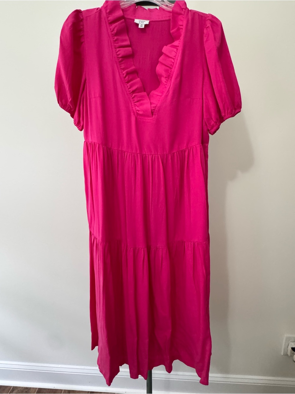 crown & ivy Hot Pink Ruffled V-Neck Tiered Midi Dress